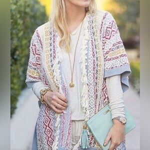 CAbi Love Carol Collection 5001 Siesta Poncho Sweater boho‎ Fringe size M/L